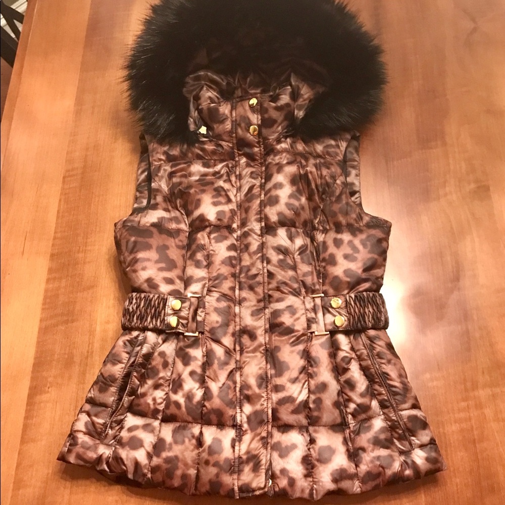 Cheetah print vest w/ faux fur hood. NWT size XS